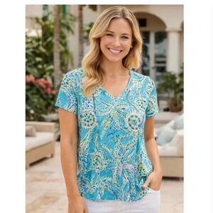 Lilly Pulitzer Etta V-Neck Tee in Bermuda Blue Turtle Szn. EUC. Woman’s Small